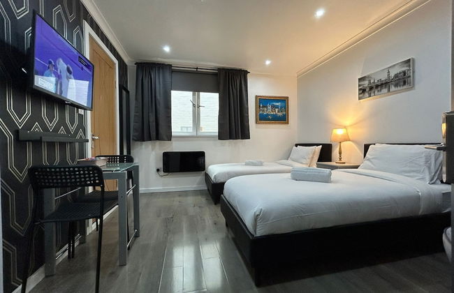 VR Apartments - Photo 43