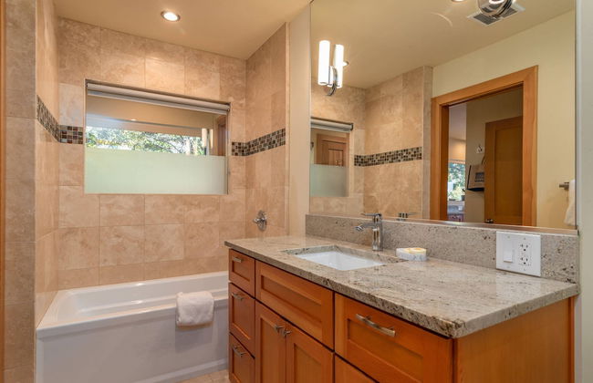 The Sixpence Beach Access Hot Tub - Foto 18