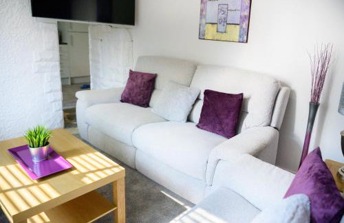 Purple Blossom, 2 bed apartment, Wi-Fi, near Didsbury, free parking - Foto 2