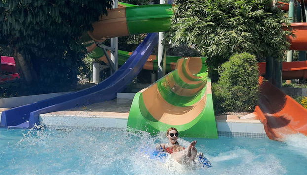 Amusez-vous dans les toboggans !