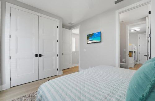 New Listing Discounts! Canal Home-Heated Pool, Game Room, Tesla Charger, & More - Foto 50