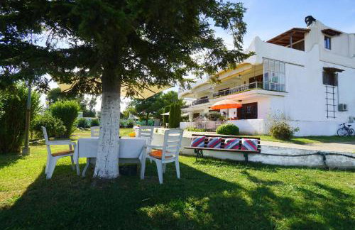 Solon and Teo Summer House in Avdira beach - Photo 1