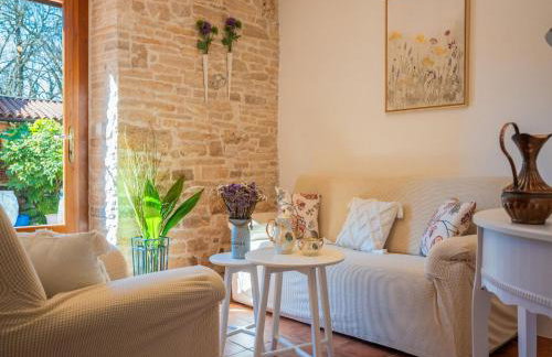 Charming Villa with Private Garden & BBQ - Foto 11