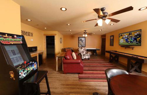 Splash Time Cinema - Six Bedroom Chalet - Photo 62