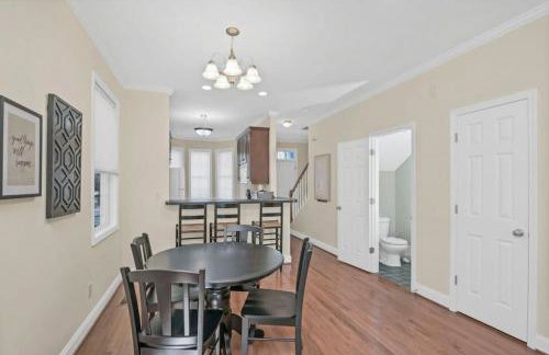 Cozy 2BR Home Near Ft Jackson - Photo 17