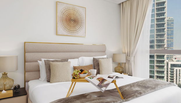 Maison Privee - Inviting Apt with Fabulous Dubai Canal & Skyline Vws - Foto 3, Habitación