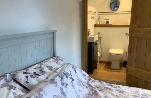 New Bury Cottage near Goodwood - Photo 17