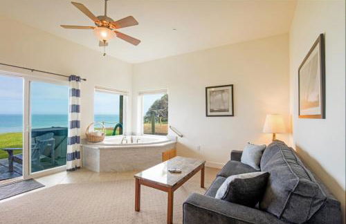 Dolphin by OceanviewHotTubs Oceanfront Shelter Cove Tesla - Foto 10