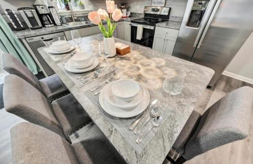 Modern 5BR, Kid-Friendly Home In Poconos with Pool Table - Foto 37