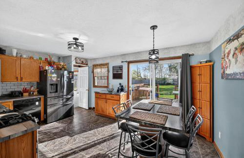 Cozy Retreat with Hot Tub in Peaceful Goshen home - Foto 5