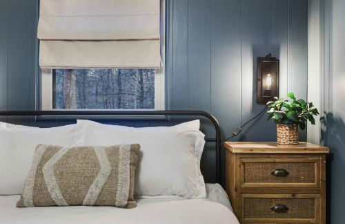 Evergreen Escape Hot Tub Firepit Resort Pool - Foto 23