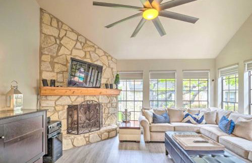 Horseshoe Bay Townhome with Patio and Outdoor Pool! - Foto 5