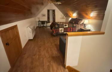Prime Northern Maine Snowmobiling Retreat with Full Kitchen & Winter Trails Access - Foto 9