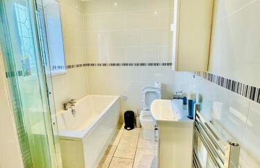 4-Bed Oasis Quiet Culde sac - Foto 25