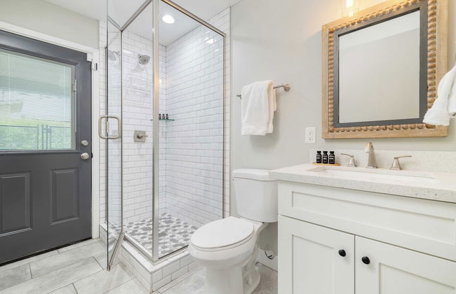 Backyard Pool, Puttinggreen, Playground Modern 5bdr White Agate by Avantstay - Foto 24