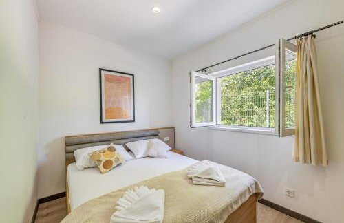 Villa Gariful, Sleeps 8 with Pool & Pet Friendly - Photo 35