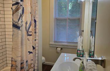 Newly Renovated Historic 6-Bedroom Manor, Where Timeless Elegance Meets Modern Luxury - Foto 32