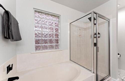 Modern & Homey 3BR Home, Remote Work Friendly, King Beds, Fast WiFi - Foto 32