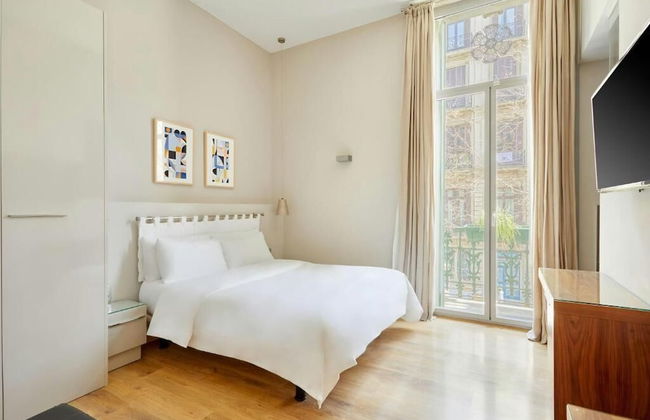 Vasanta Hotel - Photo 2