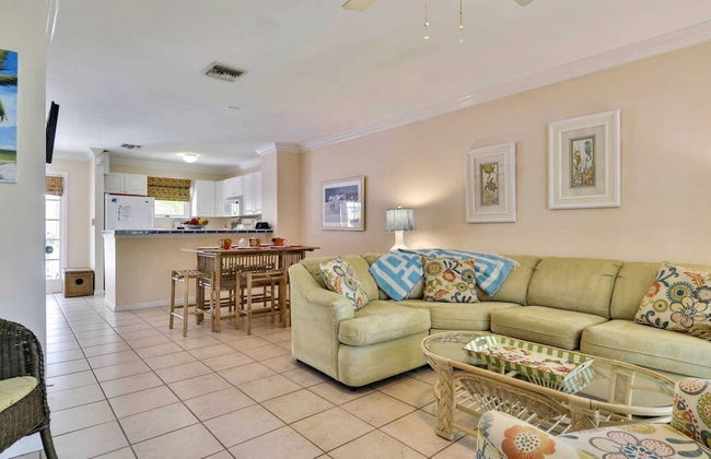 Breezy Bungalow by Avantstay Close 2 Zachary Taylor State Park & Beach w/ Shared Pool Week Long Stays - Foto 6