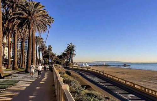 Stylish 2BDR & 2BTH - 15 mins walk to the beach! - Foto 43