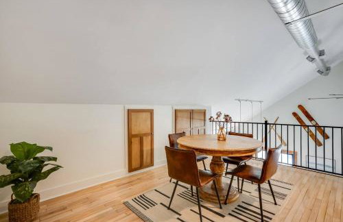 Modern Cabin Near Cheney Lake W Pool and Hot Tub - Foto 46