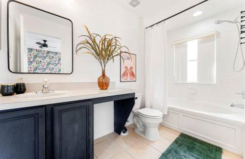 Disney World Cinderella Castle Lazy River Pool & Game Room - Foto 28