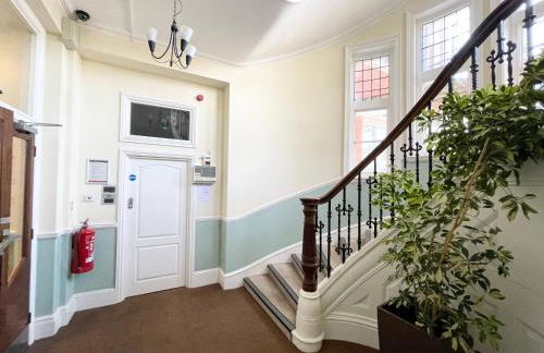 Burlington Mansions - FREE ALLOCATED PARKING - 8 mins walk to the beach - Gym - Pool Table - Brought to you by Coastline Retreats - Photo 42