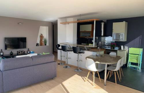 Appt 4 pers, centre-ville tout à pieds, plage 300m, aperçu mer, très calme parking privé, possibilité garage et location vélos électriques - Foto 2