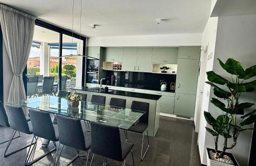 Luxury villa with large swimming pool and outdoor area - Foto 40