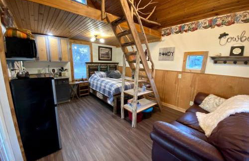 Rustic Texas Hill Country Vacation Rental with a Fire Pit - Photo 14