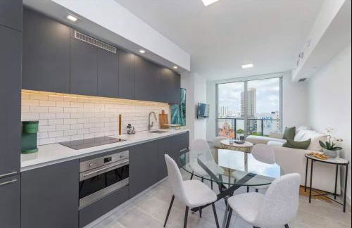 Contemporary Comfort Rooftop Views & Full Kitchen - Foto 15