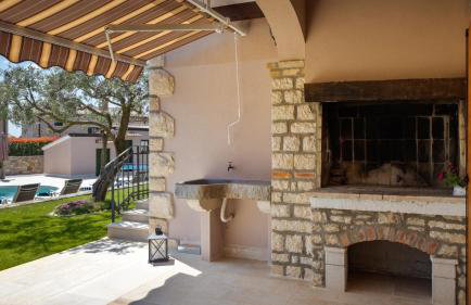 Rustic villa Marijanin Vrt with pool in Tinjan - Foto 33