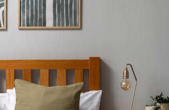 Charming Family Home with Stoves, Garden & Parking - Foto 36