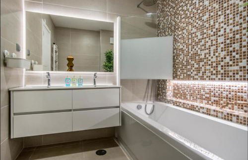 Sunny 3-Bedroom Apartment - Foto 29