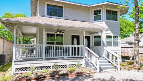 Backyard, Deck and Fire Pit Conroe Getaway - Photo 2