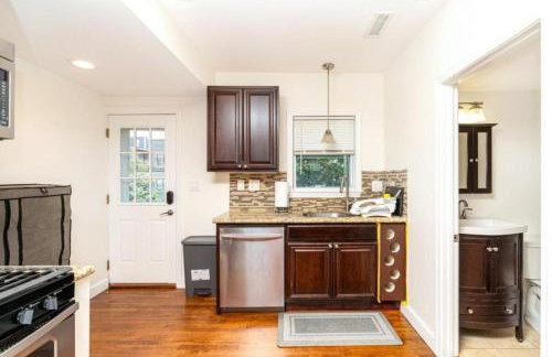 988 - 2 4BR Boston Cozy Getaway near Geneva Cliffs - Foto 15