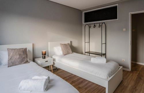 3BR Flat by Casa da Música, Central, Sleeps 6, 2D - Foto 16