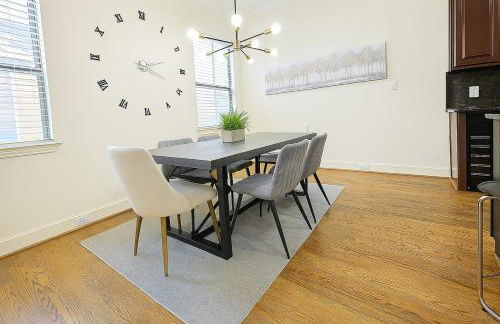 Shop, Soak &Sleep Galleria 3BR Retreat Private Jacuzzi - Foto 23