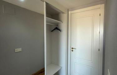 Enjoy the sun and pool in this fabulous apartment - Foto 23