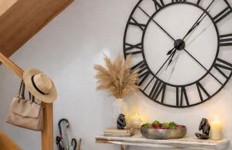 Luxury 4BR Smart Home with Smart Features, Garden, SkyStream & Free Parking - Sleeps Up To 8 in Gerrards Cross SL9 - Photo 19