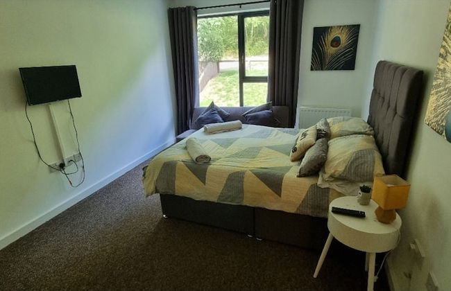 360 Serviced Accommodations - Brentwood 2 Bedroom Executive Apartment With Secure Parking - Foto 6