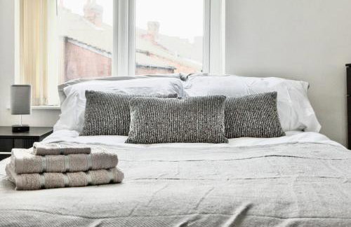 Large 6 Bed House, Long Term Stay Savings, Contractors, Professionals, Big Groups, Free Parking! - Foto 10