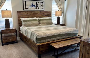 Lakefront Condo A-1 with Large Balcony - Foto 10