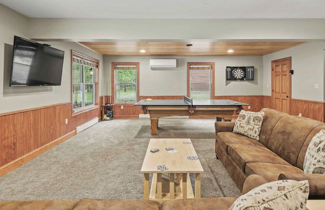 Bear Paw Lodge by Avantstay Hot Tub, Deck, & Fire Pit - Foto 15