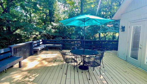 Fayetteville Retreat - Centrally located - Next to Washington Regional Hospital - Photo 3