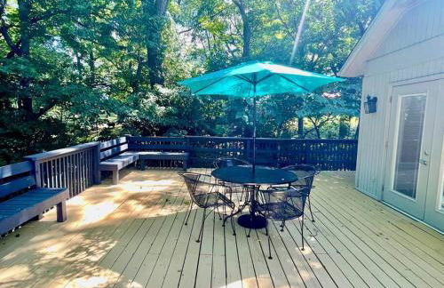 Fayetteville Retreat - Centrally located - Next to Washington Regional Hospital - Photo 3