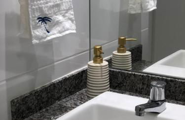 Apartamento em Guarajuba, BAHIA 1 Tudo Novinho e Finamente Decorado - Foto 16