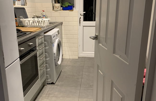 Immaculate 4 Bedroom House, Near Central London - Foto 10