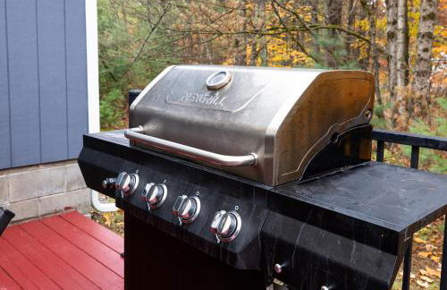 3BR Lake Luzerne Retreat with Game Room & Cozy Fire Pit - Foto 6